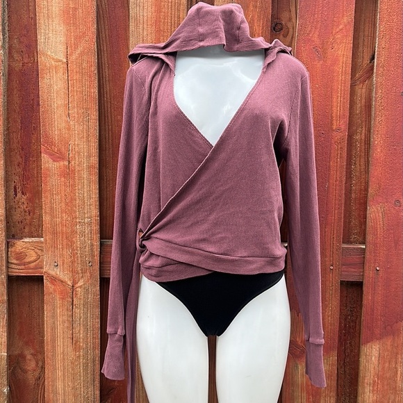 Gymshark Women's Wrap Top in Burgundy Size M - Picture 2 of 10